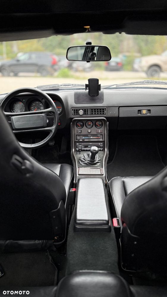 Porsche 924 S - 16
