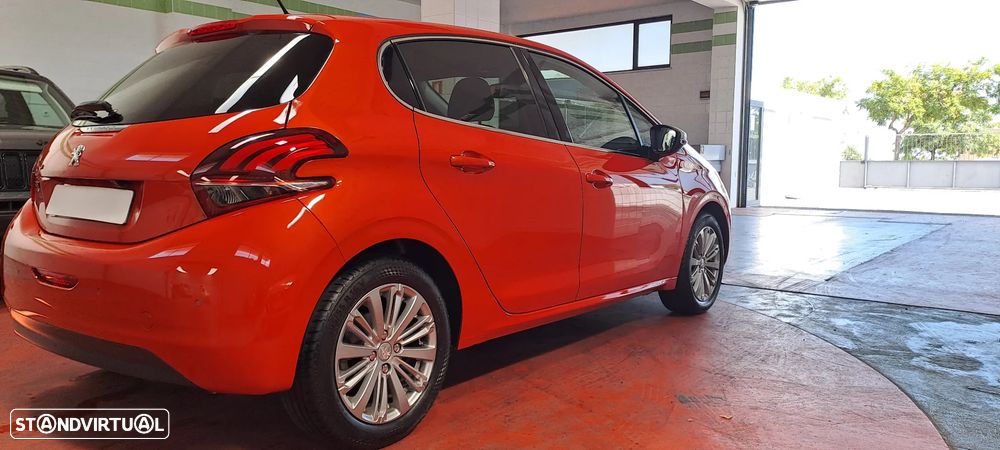 Peugeot 208 1.2 PureTech Allure - 58