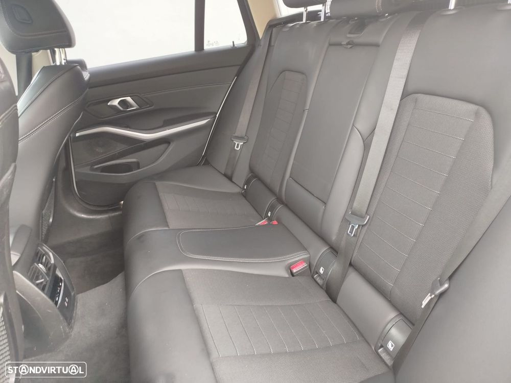 BMW 318 d Aut. Sport Line - 25