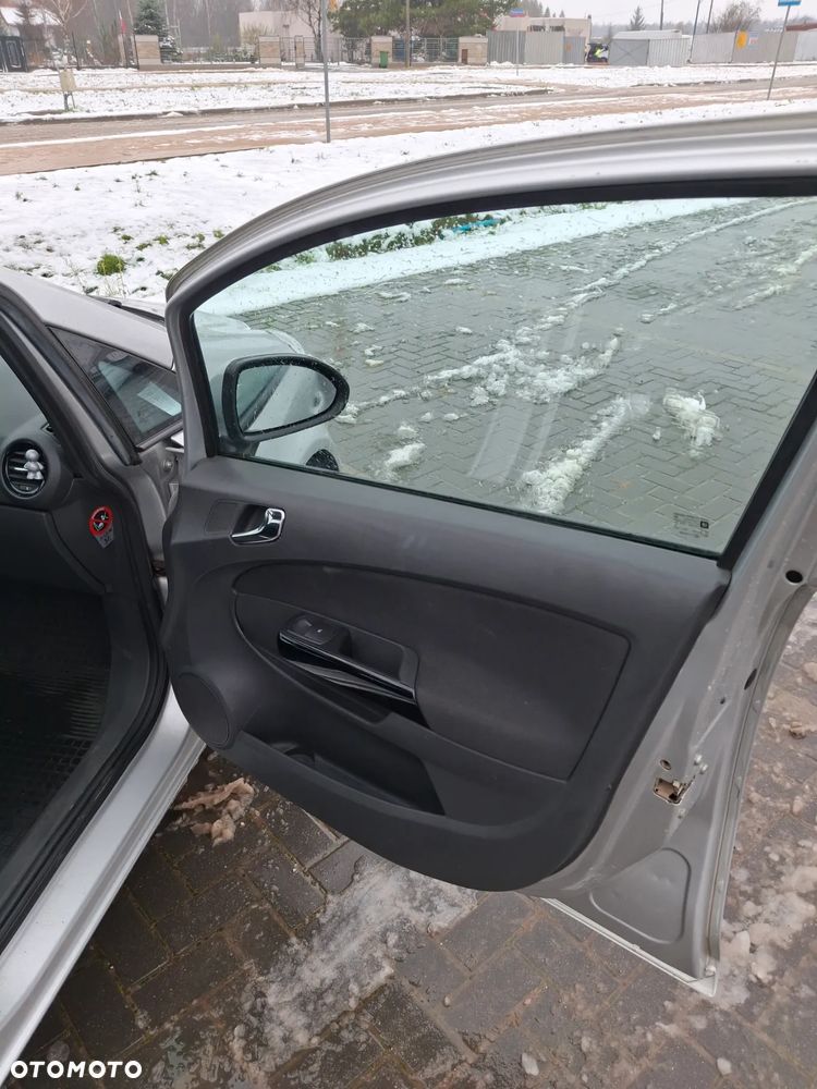 Opel Corsa 1.2 16V Essentia - 11