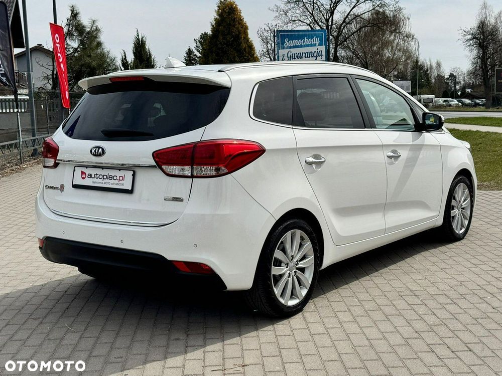 Kia Carens 1.6 GDI Dream-Team Edition - 13