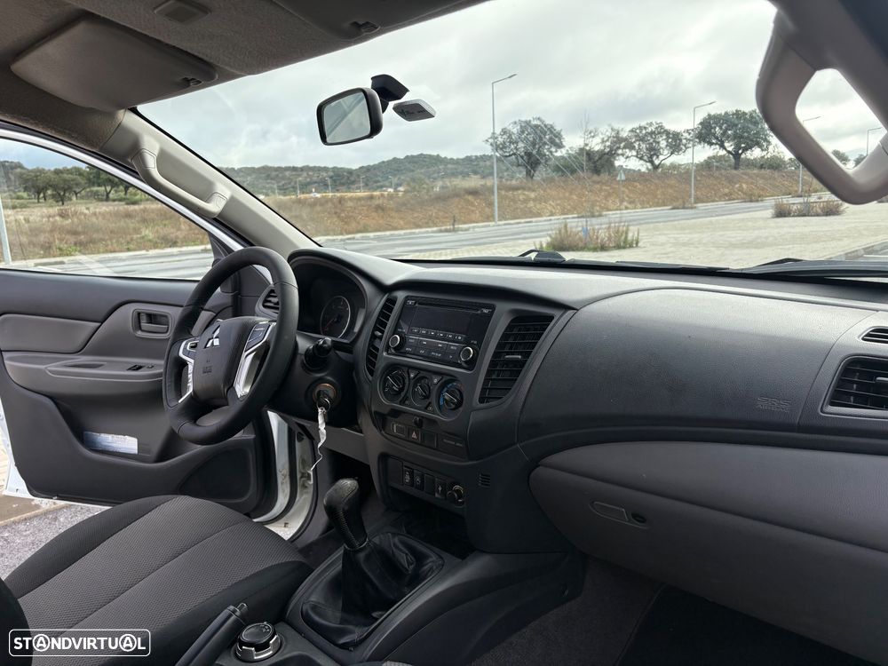 Mitsubishi L200 2.4 DI-D CD Campera Space Cab 3L 4WD - 22