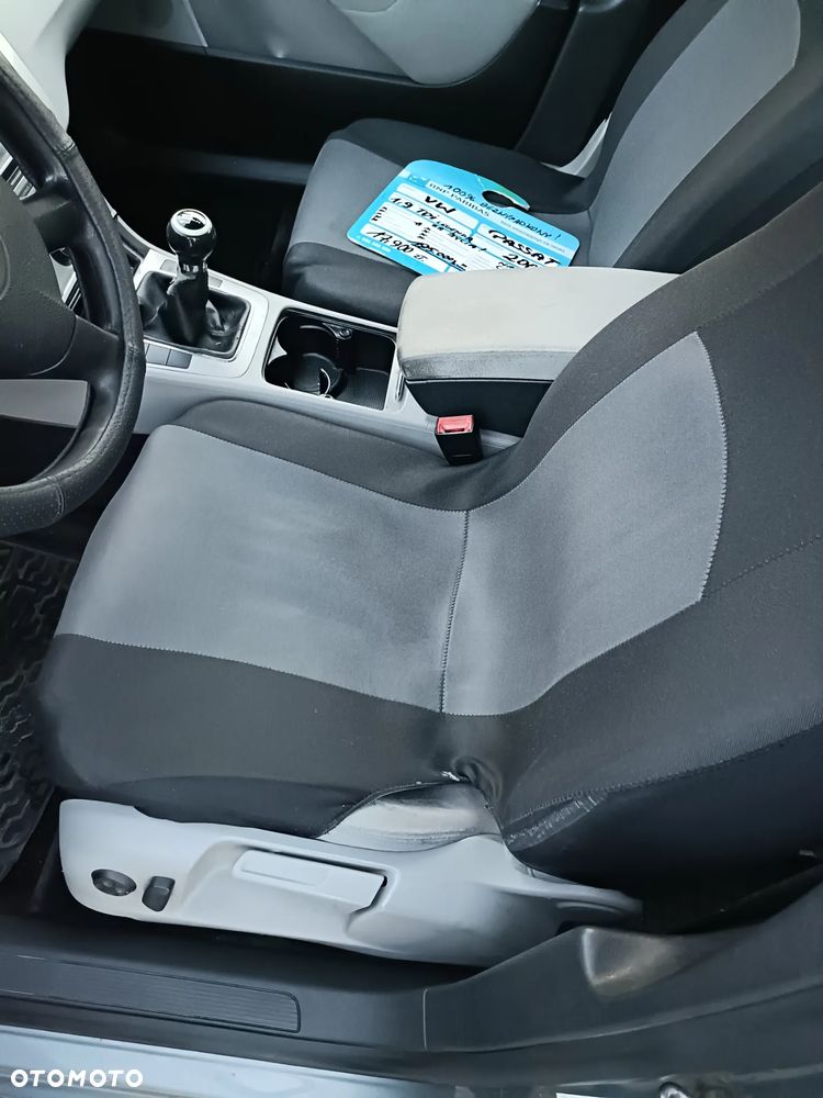 Volkswagen Passat 1.9 TDI Individual - 13