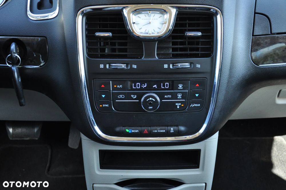 Chrysler Town & Country 3.6 Touring - 18