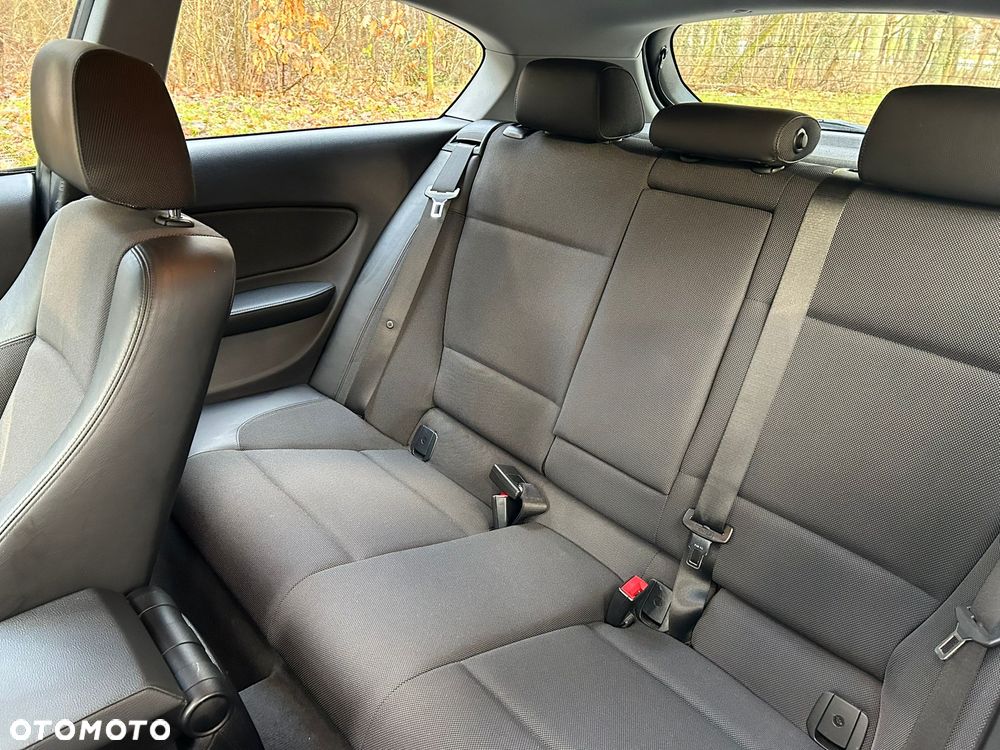 BMW Seria 1 118d DPF - 14