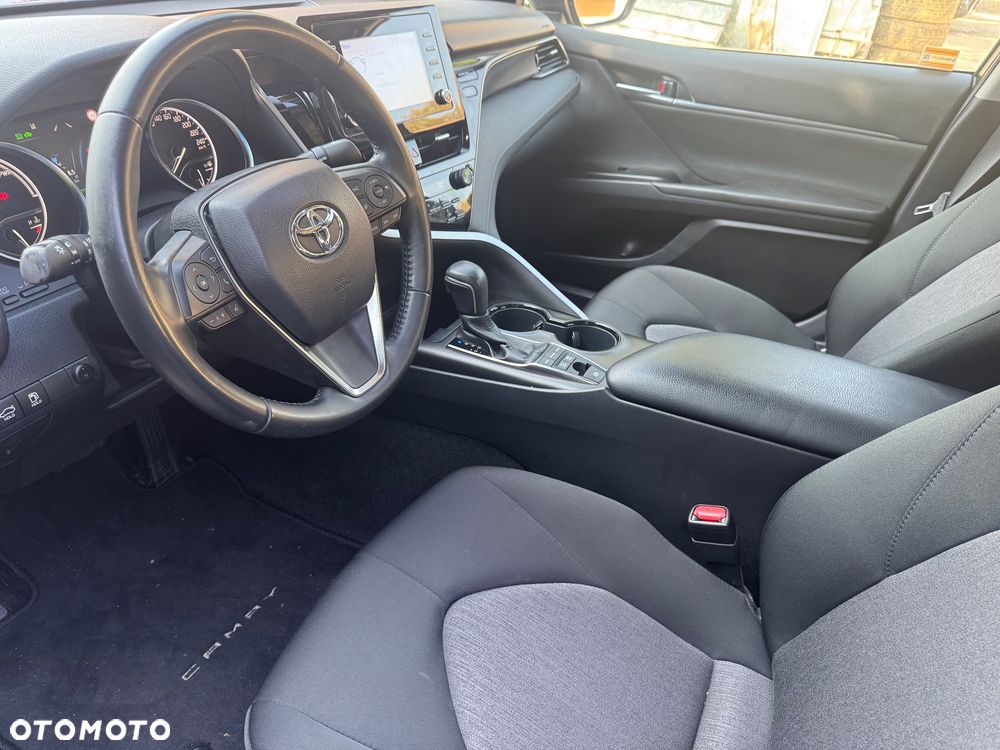 Toyota Camry 2.5 Hybrid Comfort CVT - 24