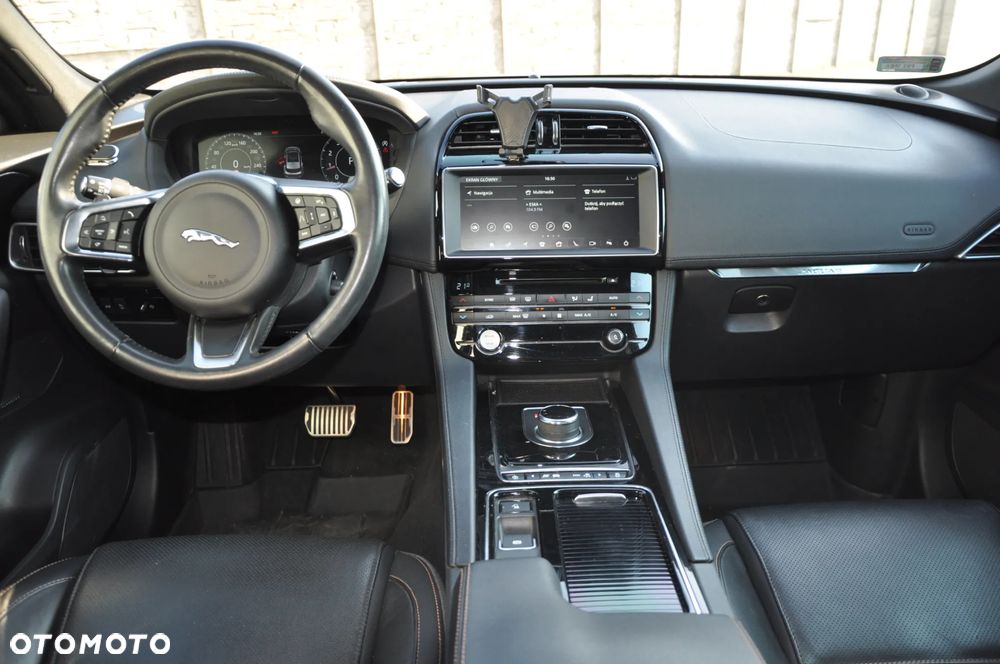 Jaguar F-Pace 2.0 i4P AWD R-Sport - 19