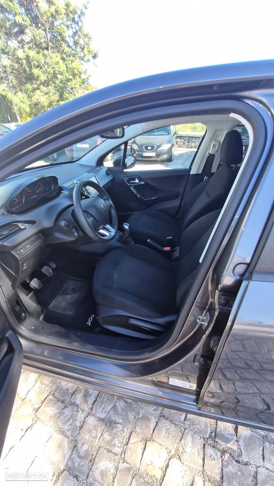 Peugeot 208 1.2 PureTech Signature - 20