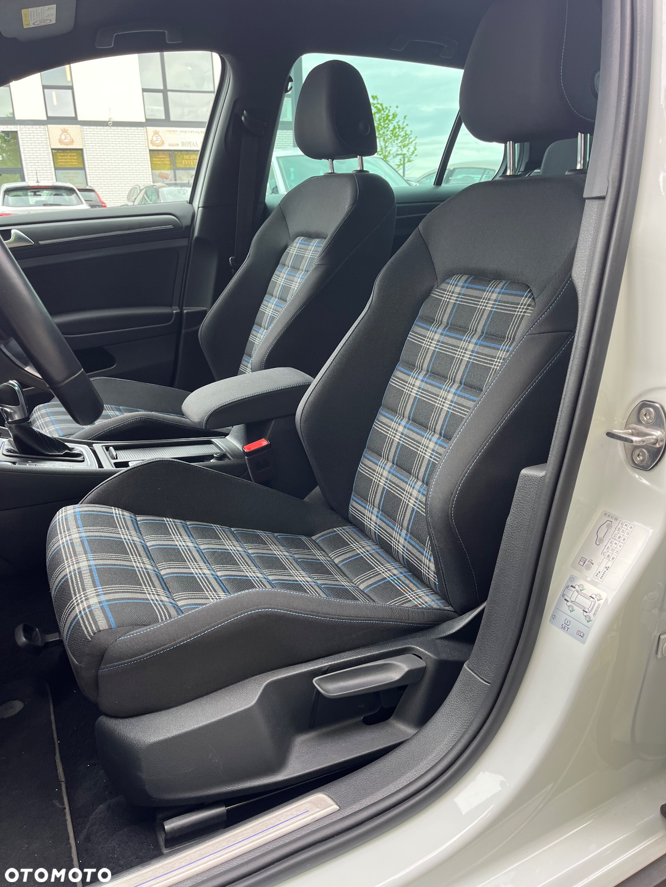 Volkswagen Golf 1.5 eHybrid OPF DSG Edition 50 - 8