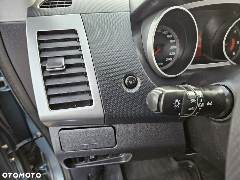 Mitsubishi Outlander - 15