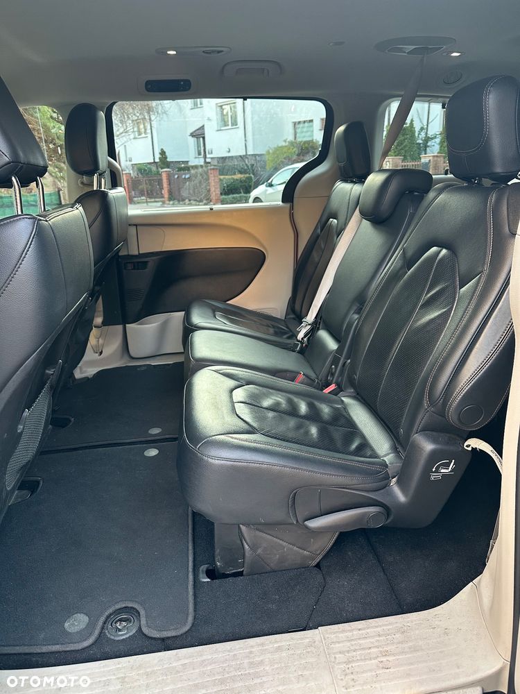 Chrysler Pacifica - 10