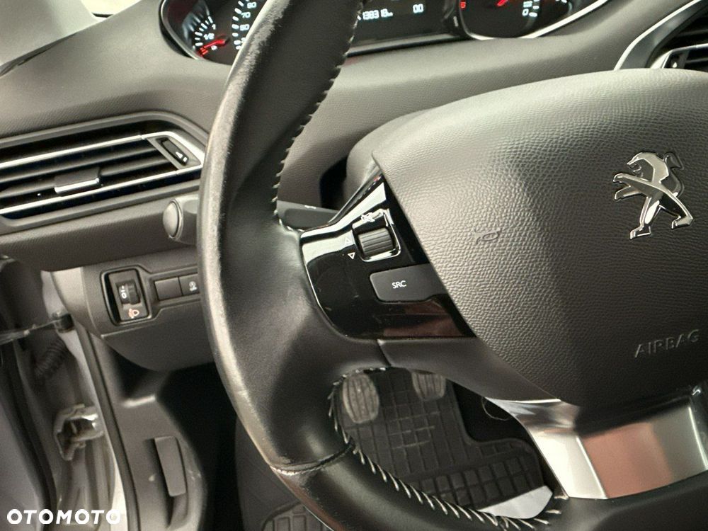 Peugeot 308 - 25