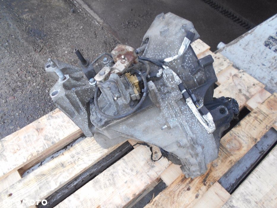 Skrzynia biegów Ford Transit 2,2 TDCI 5 biegowa 6C1R7002DC - 2