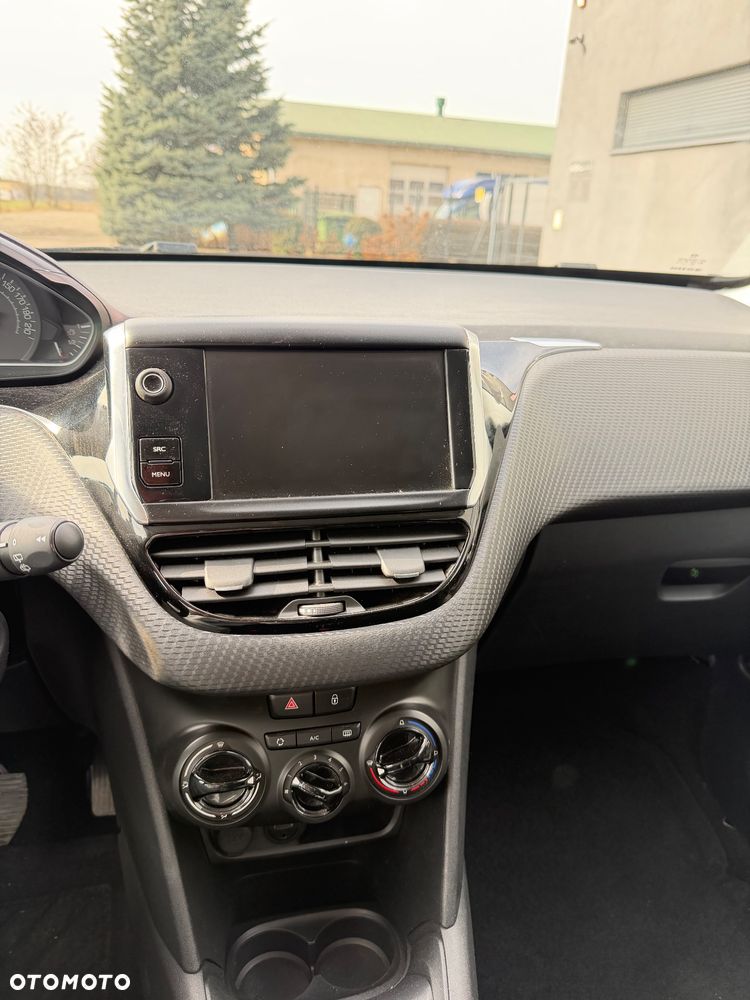 Peugeot 208 - 14