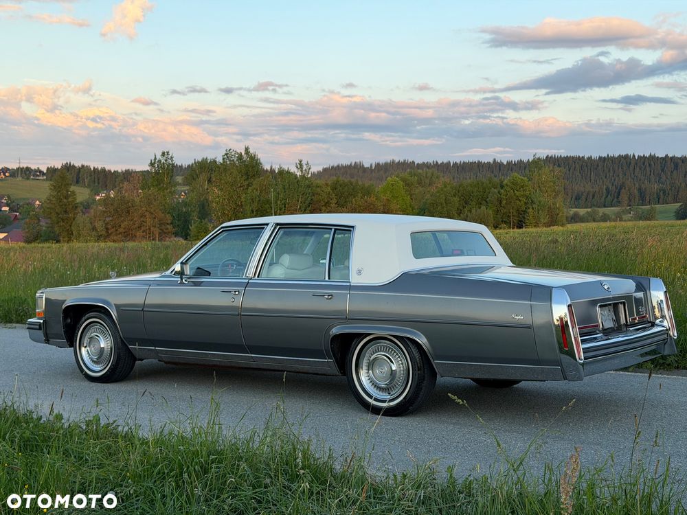 Cadillac Brougham - 6