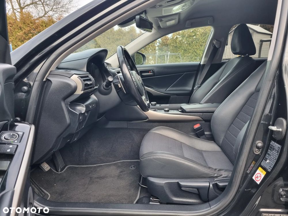 Lexus IS Business Edition - 15
