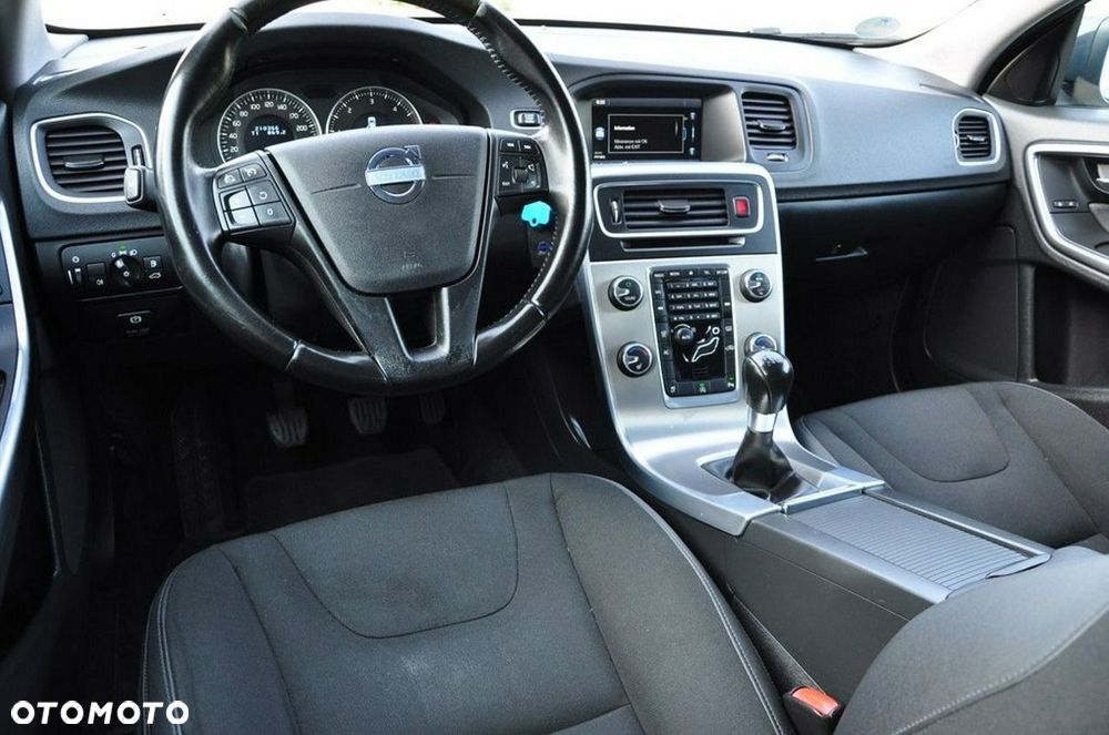Volvo V60 D3 Momentum - 36