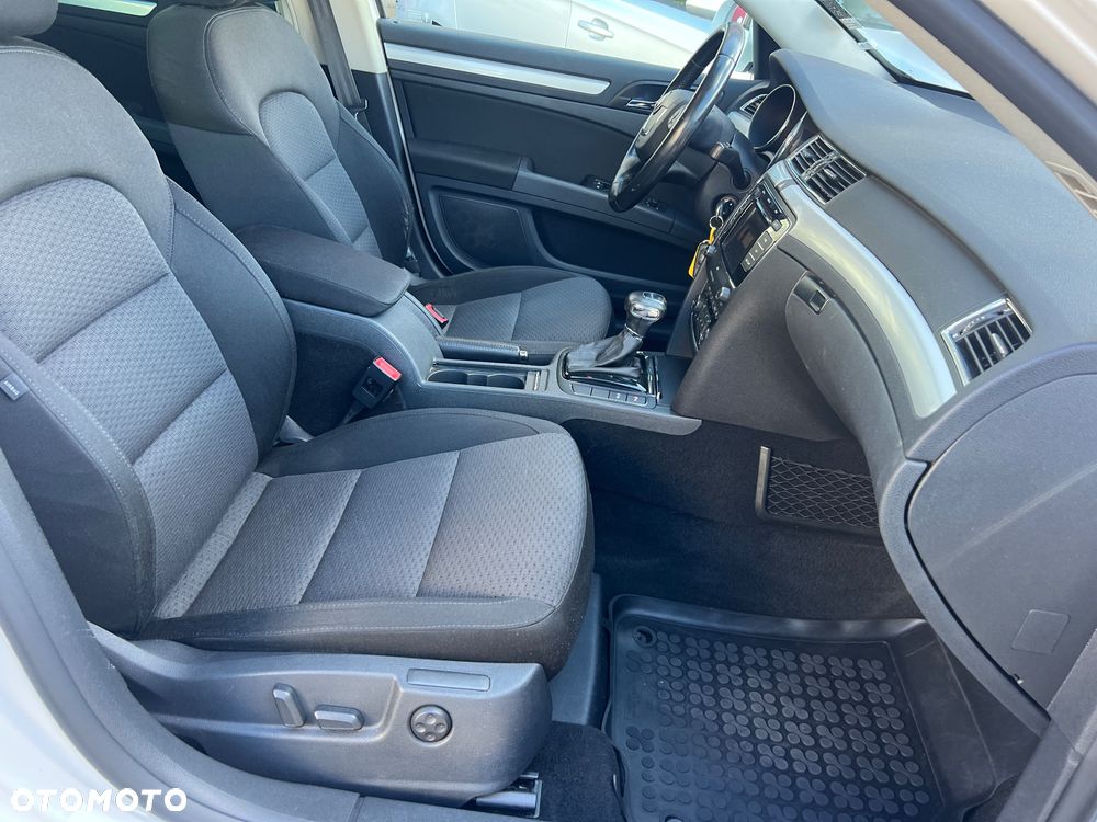 Skoda Superb 2.0 TDI Ambition DSG - 27