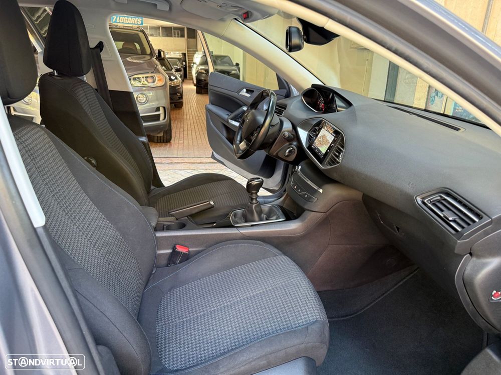 Peugeot 308 1.2 PureTech Style - 12