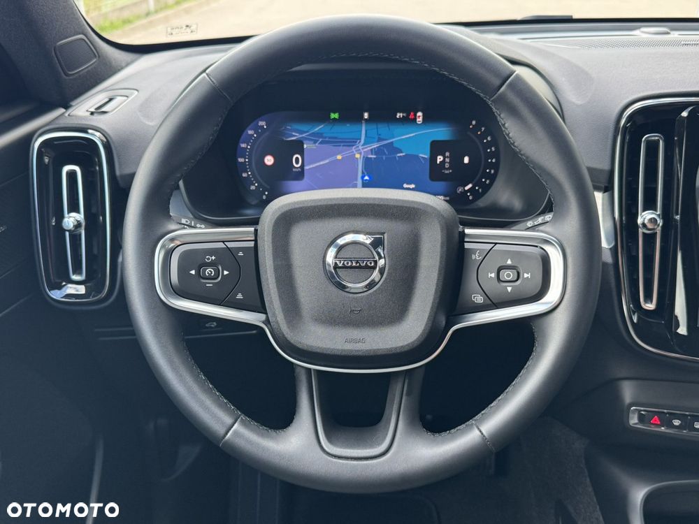 Volvo XC 40 B3 Plus Dark - 18