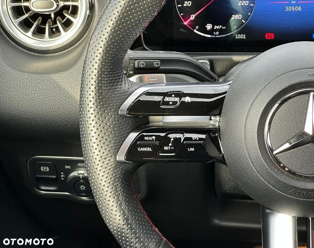 Mercedes-Benz GLB - 12