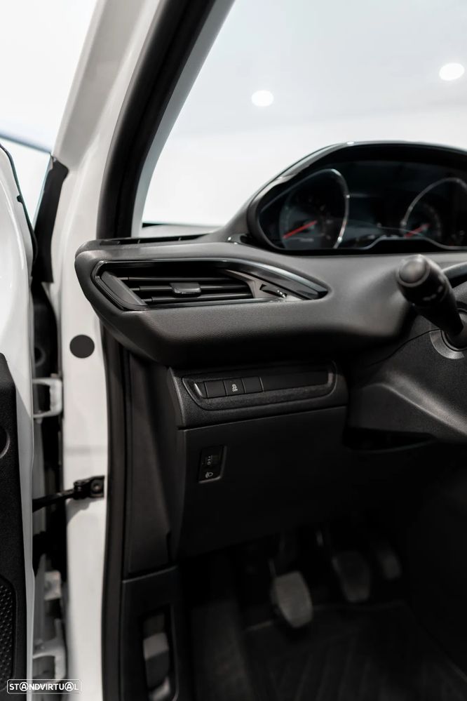 Peugeot 208 1.2 VTi SE Style - 27