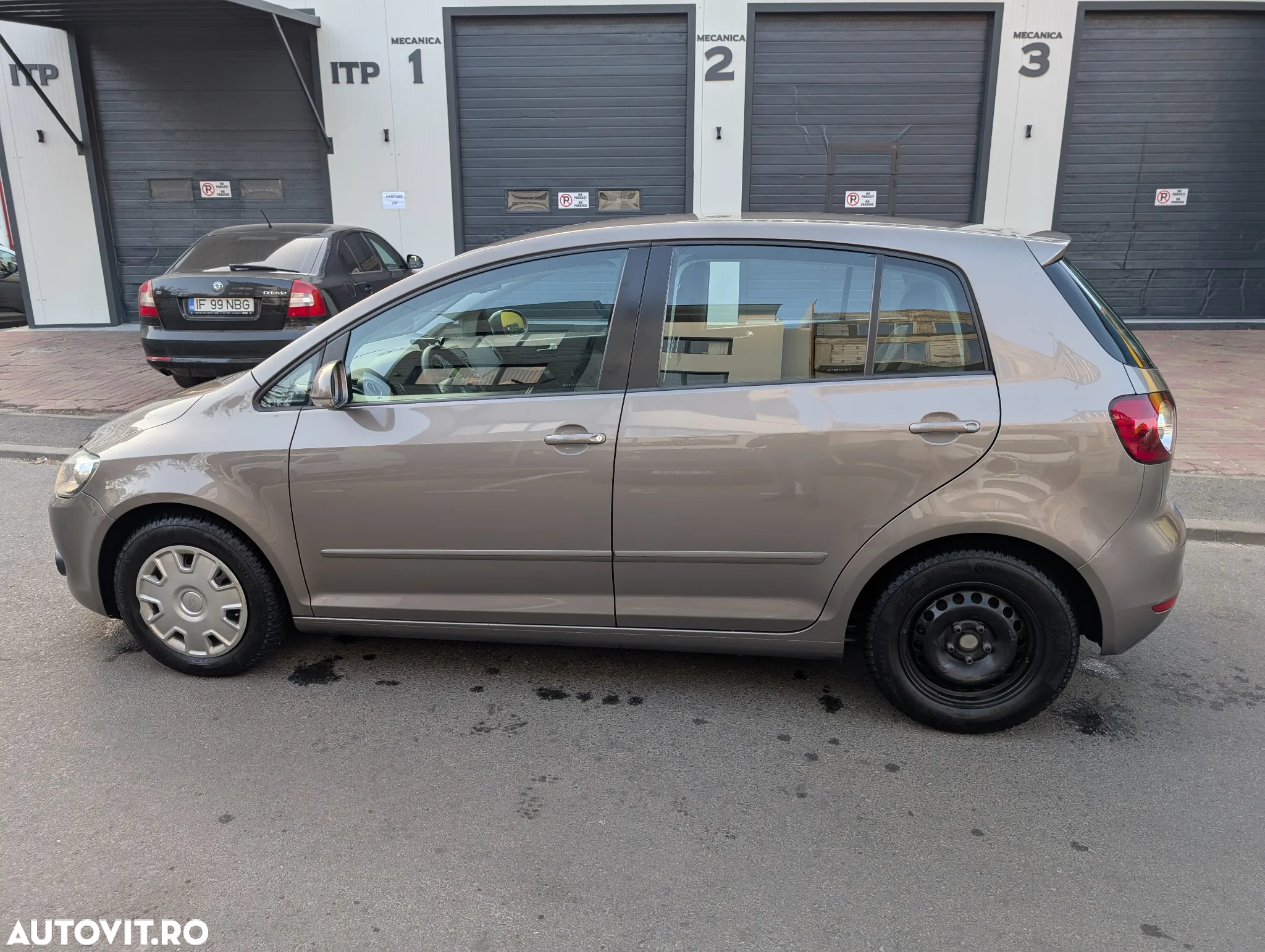 Volkswagen Golf Plus 1.6 TDI DPF BMT Comfortline - 4