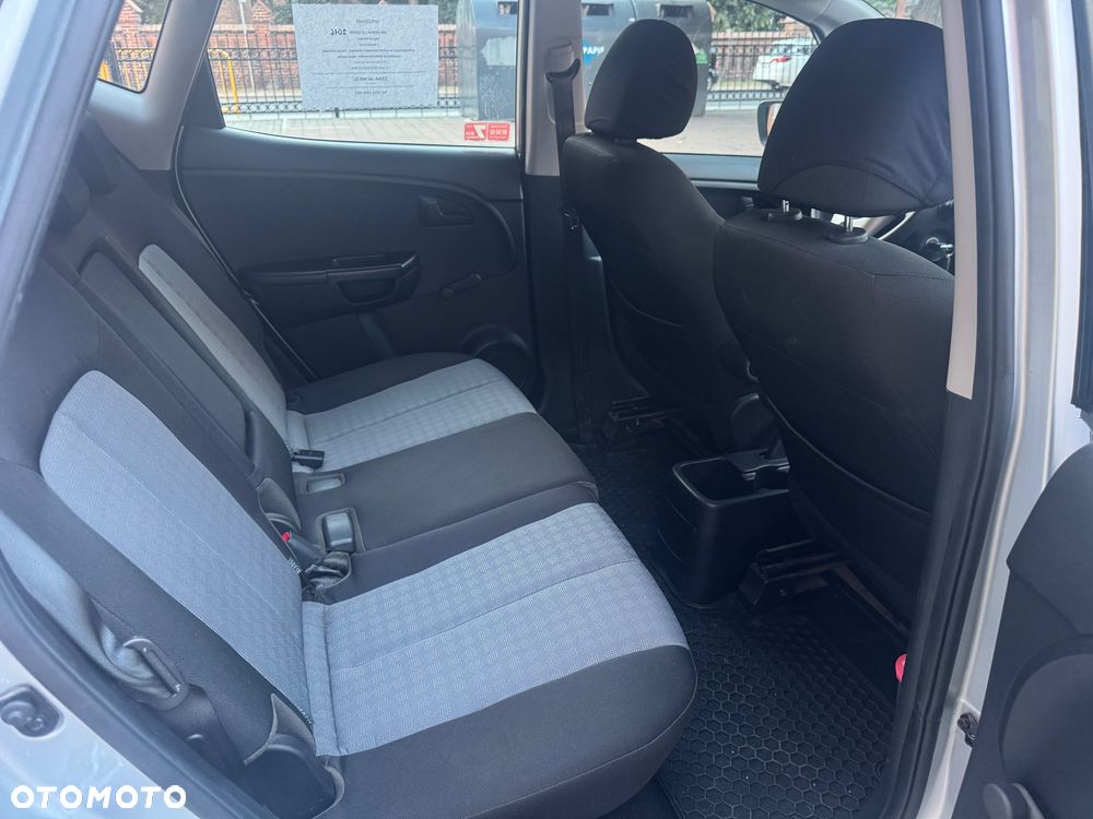 Kia Venga 1.6 L - 8