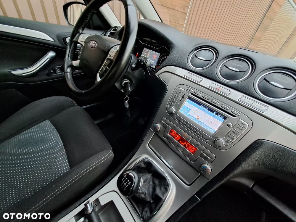 Ford S-Max 2.0 TDCi DPF Champions Edition - 25