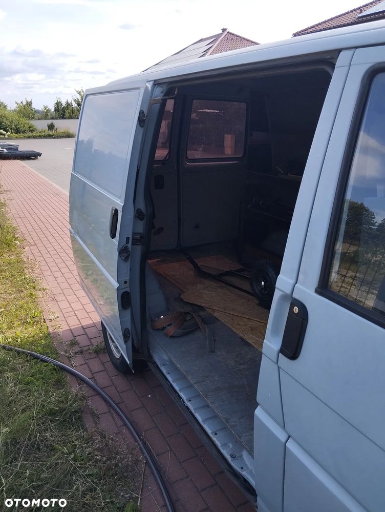 Volkswagen Transporter - 11