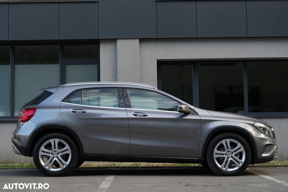 Mercedes-Benz GLA 220 d 4MATIC 7G-DCT - 28