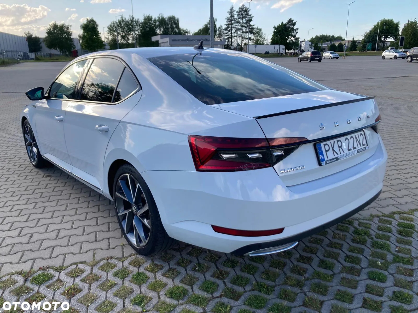 Skoda Superb Combi 2.0 TDI DSG Sportline - 4