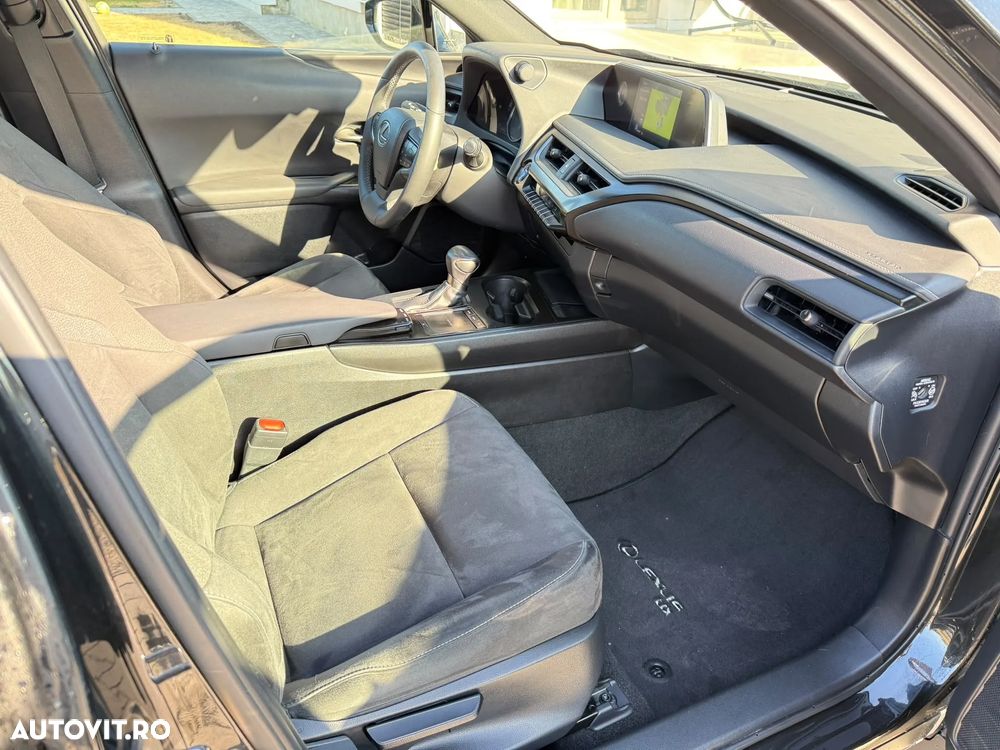 Lexus UX 300h Executive Line - 9
