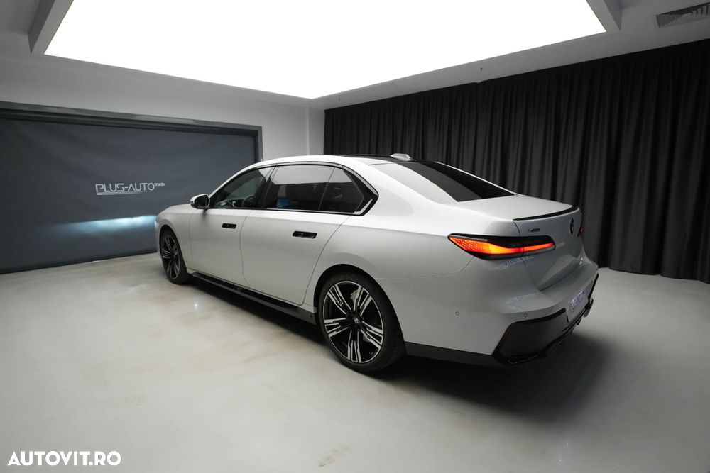 BMW Seria 7 740d xDrive MHEV - 28