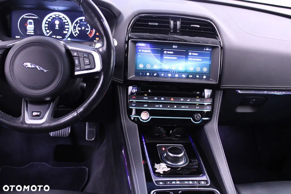 Jaguar F-Pace - 9