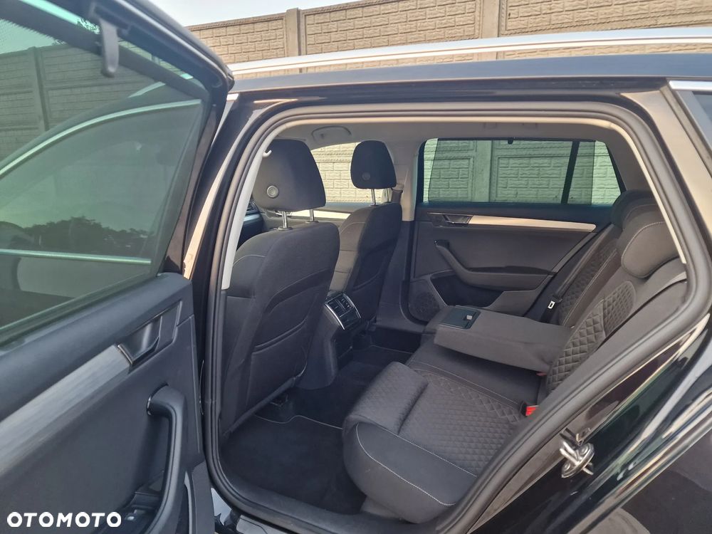 Skoda Superb ver-combi-1-4-tsi-iv-dsg-style - 18