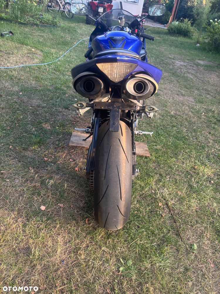 Yamaha R1 - 3