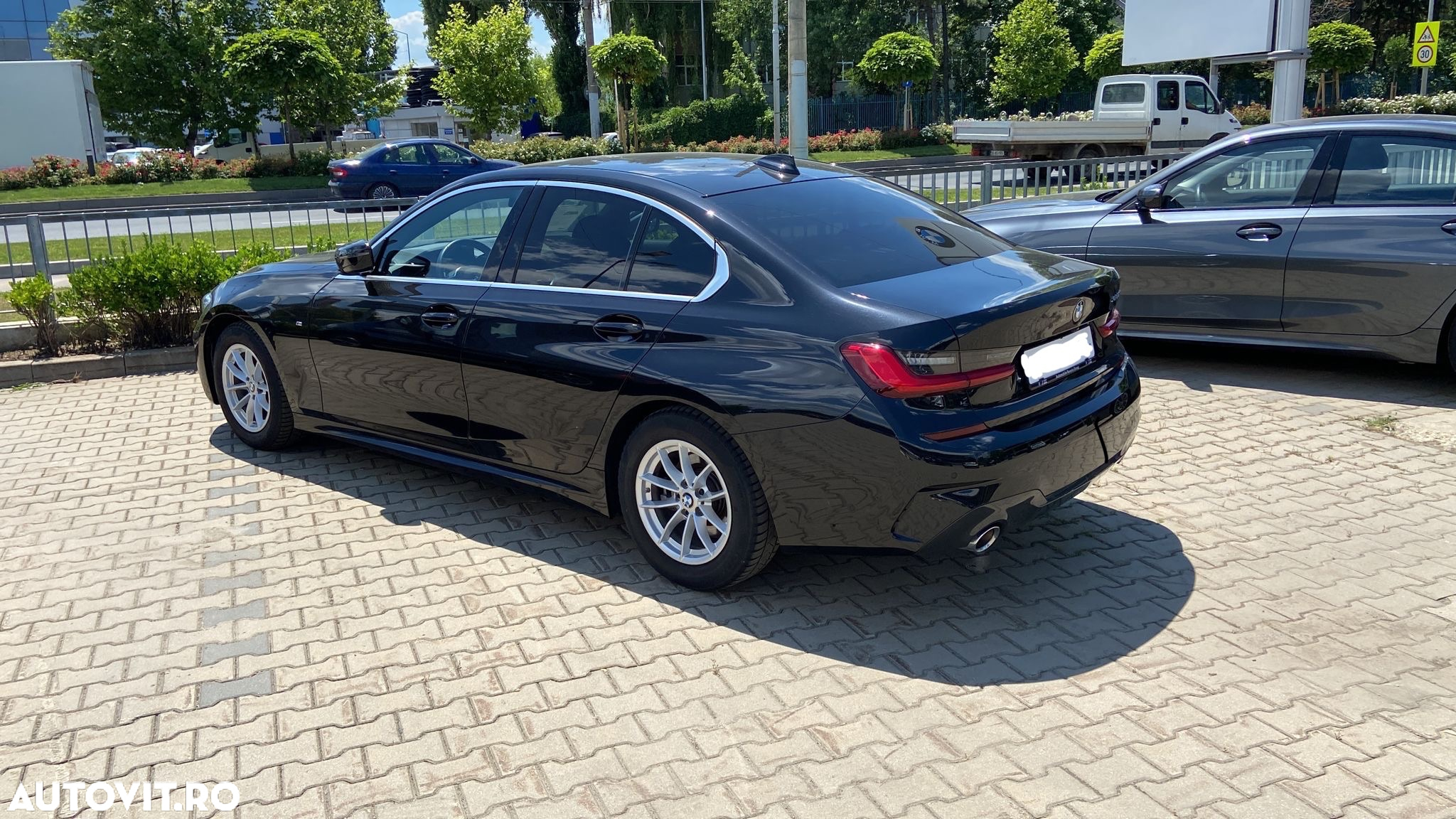 BMW Seria 3 320d Aut. M Sport - 2