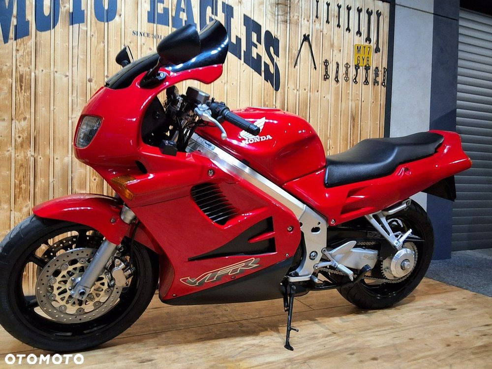 Honda VFR - 13