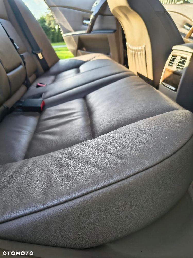 BMW Seria 5 525d - 28