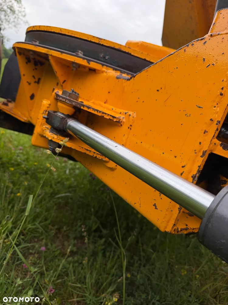 Terex 4t Benford Wozidło Budowlano-Rolnicze 4 tony ładowność. Obrotowa Koleba. 4x4 napęd. Potężna Moc silnika i Hydrauliki. Najlepszy silnik Yanmar. Maszyna Kupiona z Norweskiego Gospodarstwa Rolniczego typu Kurniki. Maszyna Zadbana! Odpala na dotyk. Skrzynia Automatyczna REWERS+Szybka wolna jazda. Pełny Oryginał. Serwisowane w Dekra Norweska! Hamulce brzytwa. Maszyna Woziła lekkie ładunki. Maszyna nie była katowana! Wielka Okazja. Wszystko w pełnym Oryginale. Niski przebieg 1898mtg - 15
