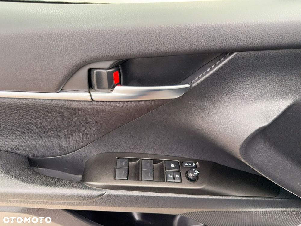 Toyota Camry - 14