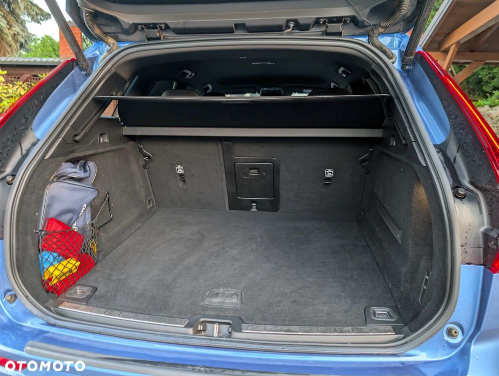 Volvo XC 60 D4 SCR AWD R-Design - 4