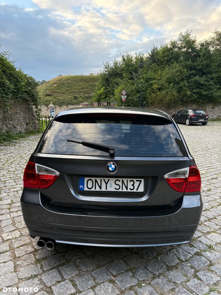 BMW Seria 3 330xd DPF Touring - 8