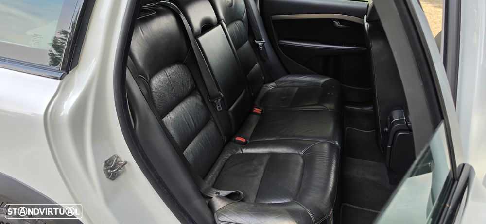 Volvo XC 70 2.0 D4 Momentum Geartronic - 35