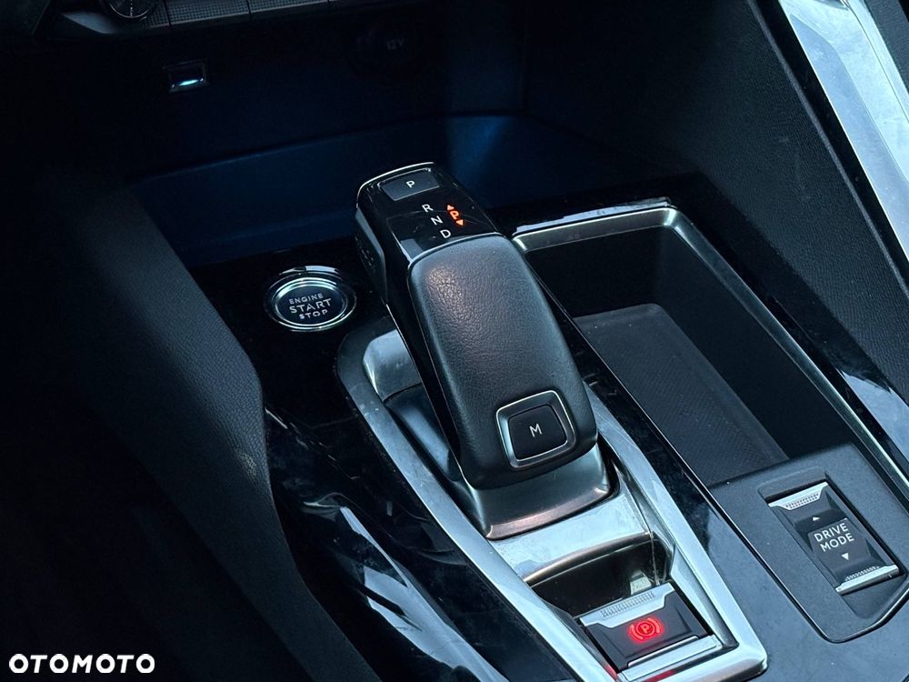 Peugeot 3008 1.2 PureTech Allure S&S EAT8 - 23