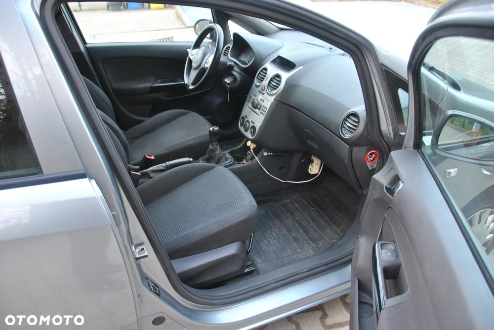 Opel Corsa 1.2 16V Cosmo - 11