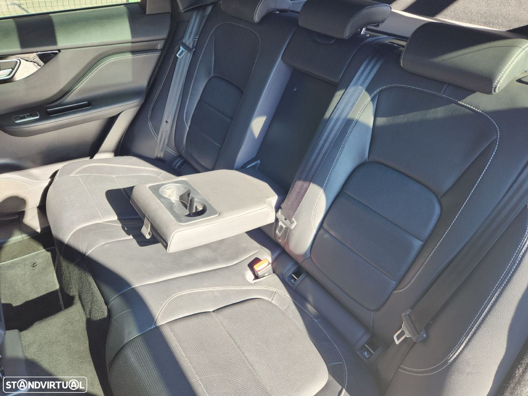 Jaguar F-Pace 2.0 i4D R-Sport - 45