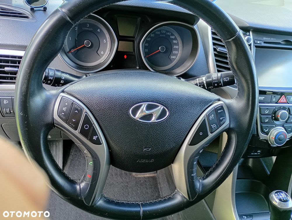Hyundai i30 blue Kombi 1.6 CRDi YES Silver - 6
