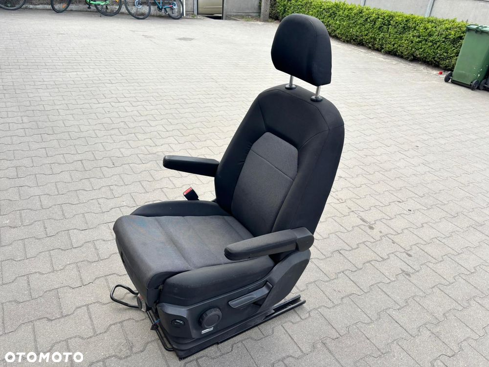 VOLKSWAGEN CRAFTER II 2017- FOTEL PNEUMATYCZNY KIEROWCY PRZÓD EUROPA - 4